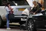 Amsterdam 12 september 2019
Gigi Ravelli met kindje en aupair op de cornelis schuytstraat.