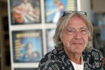 Amsterdam 12 september 2019
Govert de Roos en Rens Benerink hebben in de jaren â€™70 en â€˜80 samen honderden platenhoezen gemaakt. Deze hangen nu in hotel Americain.
