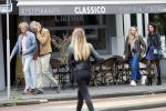 Amsterdam 7 september 2019
Jeroen Pauw met zijn vriendin en vrienden in Amsterdam zuid.