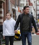 Amsterdam 23 september 2019
Jeroen v d Boom met zijn zoon Luuk in Amsterdam zuid.