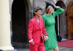 Den Haag 17 september 2019
Prinsjesdag 2019 op het binnenhof.
- Minister Kajsa Ollongren van Binnenlandse Zaken en Koninkrijksrelaties met haar echtgenote Irene van den Brekel