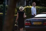 Breukelen 26 augustus 2019
Mariska v Kolck staat met haar buurman te kletsen.