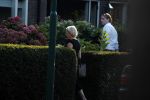 Breukelen 26 augustus 2019
Mariska v Kolck staat met haar buurman te kletsen.