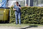 de Meern 31 augustus 2019
Martijn Krabbe bellend bij voetbal van zijn dochter Michelle.