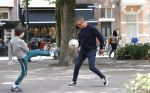 Amsterdam 19 september 2019
Mustapha Nakhli  voetbalt met kinderen op stfraat in Amsterdam zuid.