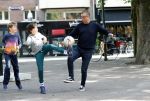 Amsterdam 19 september 2019
Mustapha Nakhli  voetbalt met kinderen op stfraat in Amsterdam zuid.