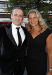 Hilversum 2 september 2019
Voetbalgala bij studio 21 . Patrick Smit met zijn vrouw