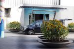 Amsterdam Schiphol 3 september 2019
Prins Harry wordt door busje opgehaald bij Soho house en naar de vip van schiphol gebracht . Nederlandse beveiligers begeleiden hem.