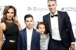 Hilversum 2 september 2019
Voetbalgala bij studio 21 . Robin v Persie kwam met zijn vrouw Bouchra kinderen en zijn manager Kees Vos en zijn vrouw