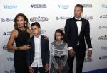 Hilversum 2 september 2019
Voetbalgala bij studio 21 . Robin v Persie kwam met zijn vrouw Bouchra kinderen en zijn manager Kees Vos en zijn vrouw