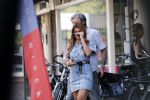 Amsterdam 23 augustus 2019
Ruud de Wild arriveert op zijn motor bij het huis van Olcay Gulsen . Daarna gaan ze met Olcay haar auto naar een fietsenwinkel.