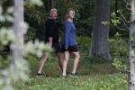 Breukelen 6 september 2019
Sybrand Niessen aan het wandelen met zijn vrouw