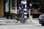 Amsterdam 9 september 2019
Tom Egbers doet op de fiets boodschappen in Amsterdam zuid.
