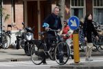 Amsterdam 9 september 2019
Tom Egbers doet op de fiets boodschappen in Amsterdam zuid.