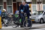 Amsterdam 9 september 2019
Tom Egbers doet op de fiets boodschappen in Amsterdam zuid.