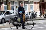 Amsterdam 9 september 2019
Tom Egbers doet op de fiets boodschappen in Amsterdam zuid.