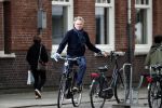 Amsterdam 9 september 2019
Tom Egbers doet op de fiets boodschappen in Amsterdam zuid.