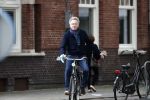 Amsterdam 9 september 2019
Tom Egbers doet op de fiets boodschappen in Amsterdam zuid.