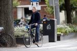 Amsterdam 9 september 2019
Tom Egbers doet op de fiets boodschappen in Amsterdam zuid.
