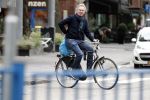 Amsterdam 9 september 2019
Tom Egbers doet op de fiets boodschappen in Amsterdam zuid.