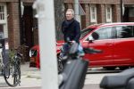 Amsterdam 9 september 2019
Tom Egbers doet op de fiets boodschappen in Amsterdam zuid.