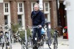 Amsterdam 9 september 2019
Tom Egbers doet op de fiets boodschappen in Amsterdam zuid.
