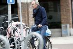 Amsterdam 9 september 2019
Tom Egbers doet op de fiets boodschappen in Amsterdam zuid.