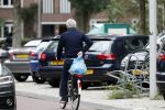 Amsterdam 9 september 2019
Tom Egbers doet op de fiets boodschappen in Amsterdam zuid.