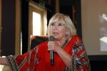 Amsterdam 12 september 2019
Boekpresentatie Anneke Gronloh in carre. Bart Peeters heeft het boek geschreven.
Willeke Alberti gaf Bart het eerste exemplaar