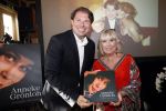 Amsterdam 12 september 2019
Boekpresentatie Anneke Gronloh in carre. Bart Peeters heeft het boek geschreven.
Willeke Alberti gaf Bart het eerste exemplaar