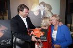 Amsterdam 12 september 2019
Boekpresentatie Anneke Gronloh in carre. Bart Peeters heeft het boek geschreven.
Willeke Alberti gaf Bart het eerste exemplaar