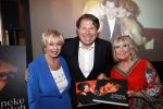Amsterdam 12 september 2019
Boekpresentatie Anneke Gronloh in carre. Bart Peeters heeft het boek geschreven.
Willeke Alberti gaf Bart het eerste exemplaar