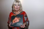 Amsterdam 12 september 2019
Boekpresentatie Anneke Gronloh in carre. Bart Peeters heeft het boek geschreven.
Willeke Alberti gaf Bart het eerste exemplaar