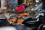 Amsterdam 7 oktober 2020
Bas Smit rijdt in een porsche met schildpadden erop. Bas heeft mer dan 600k opgehaald voor het prinses Maxima centrum