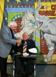 Vlaardingen 13 oktober 2020
Bassie en Adriaan openen in het Vlaardings Museum hun expositie over hun carrierre .
Bas v Toor en Aad v Toor hun vrouwen zijn natullrlijk ook aanwezig.
