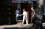 Amsterdam 20 september 2020
Bert Kuizenga en zijn vrouw Astrid wandelend op straat in Amsterdam zuid