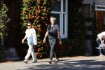 Amsterdam 20 september 2020
Bert Kuizenga en zijn vrouw Astrid wandelend op straat in Amsterdam zuid