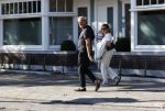 Amsterdam 20 september 2020
Bert Kuizenga en zijn vrouw Astrid wandelend op straat in Amsterdam zuid