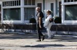 Amsterdam 20 september 2020
Bert Kuizenga en zijn vrouw Astrid wandelend op straat in Amsterdam zuid