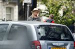 Amsterdam 30 september 2020
Bridget Maasland arriveert met haar zoon Mees  bij haar huis