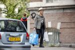 Amsterdam 30 september 2020
Bridget Maasland arriveert met haar zoon Mees  bij haar huis