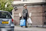 Amsterdam 30 september 2020
Bridget Maasland arriveert met haar zoon Mees  bij haar huis