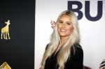 Utrecht 28 september 2020
Premiere buiten is het beter tijdens het nederlands film festival.
Cassidy Roeks met een vriendin
