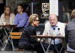 Amsterdam 23 september 2020
Connie Witteman met haar ex vriend Frans v Maarschalkerwaart op terras op de cornelis schuytstraat
