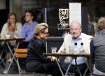 Amsterdam 23 september 2020
Connie Witteman met haar ex vriend Frans v Maarschalkerwaart op terras op de cornelis schuytstraat