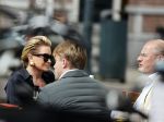 Amsterdam 23 september 2020
Connie Witteman met haar ex vriend Frans v Maarschalkerwaart op terras op de cornelis schuytstraat
