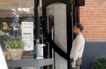 Amsterdam 24 september 2020
Frank de Boer doet boodschappen in Amsterdam zuid. Hij rijdt nog in een mercedes met een USA kenteken