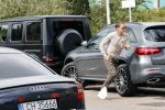 Amsterdam 24 september 2020
Frank de Boer doet boodschappen in Amsterdam zuid. Hij rijdt nog in een mercedes met een USA kenteken