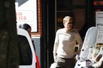 Amsterdam 24 september 2020
Frank de Boer doet boodschappen in Amsterdam zuid. Hij rijdt nog in een mercedes met een USA kenteken