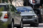Amsterdam 24 september 2020
Frank de Boer doet boodschappen in Amsterdam zuid. Hij rijdt nog in een mercedes met een USA kenteken